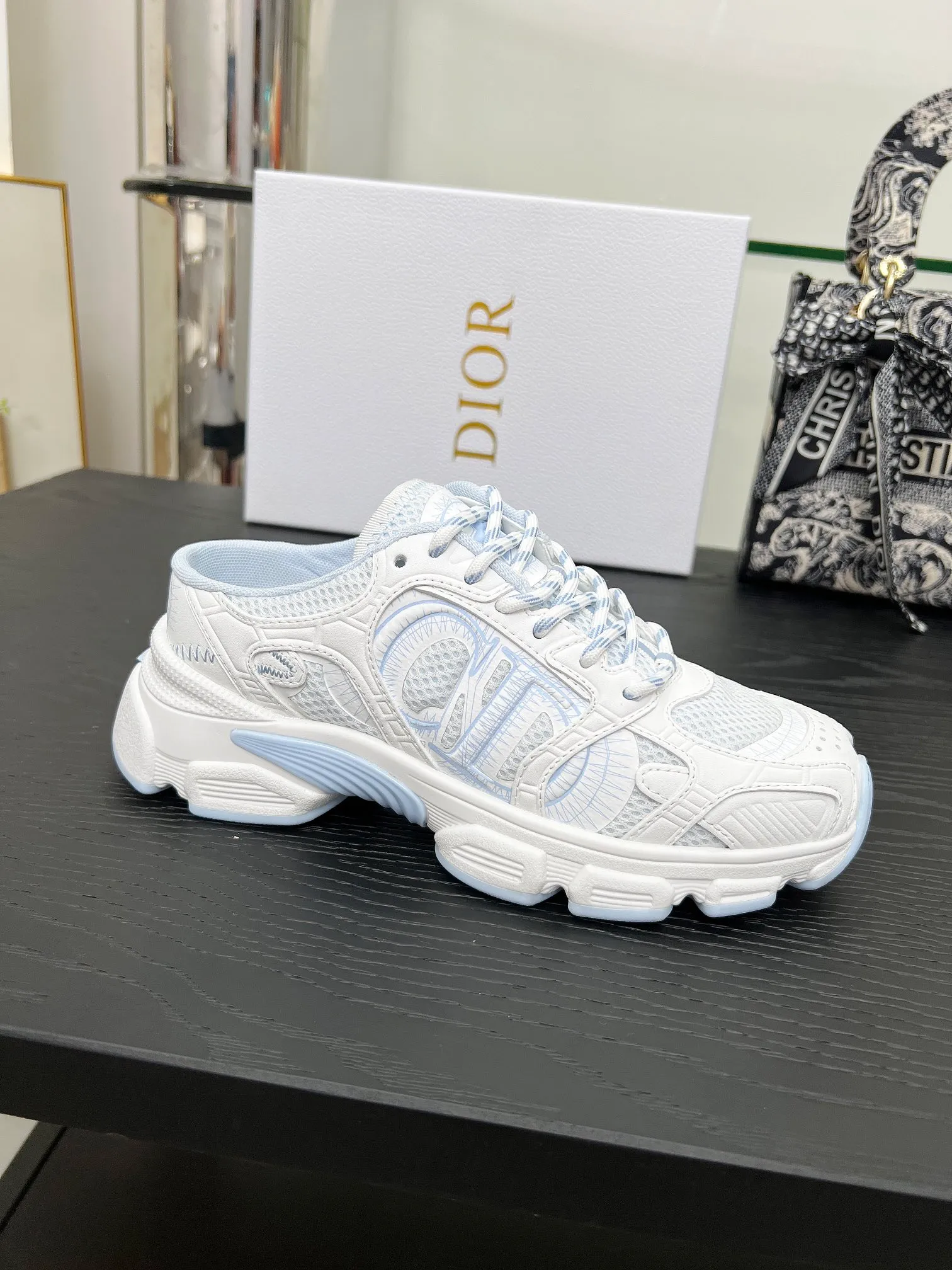 p560🐮🐮This Dior Chrono sports half slipper reinterprets running shoes with Dior's haute couture style. Gray mesh fabric is paired with tonal suede calfskin panels, the CD logo on the side, the star patch on the tongue and the Dior logo on the heel, all in classic fine detail. Featuring two-tone laces and a lightweight sole with star graphics, they can be worn year-round. Size: Women’s size 35-41 (35/42 can be customized) Men’s size 40-46 (men’s version is being printed) Color: 12 colors available